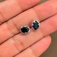 displaying tar studs black onyx 5x7mm oval on hand